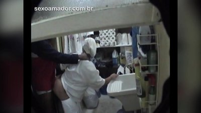 Motoboy hat Sex mit Putzfrau im Restaurant zwischen den Lieferungen